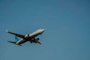 AFP: Scumpirea kerosenului pune presiune pe companiile aeriene low-cost