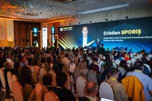 Studiu Raiffeisen Bank: 1 din 2 antreprenori români estimează creşterea cifrei de afaceri în 2027