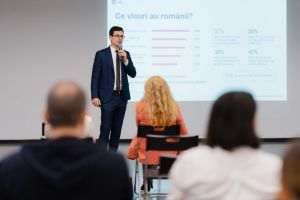 SONDAJ XTB: Românii îşi amână viaţa. Planurile importante rămân ani întregi „pentru mai târziu”
