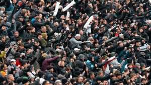 Reuters: Mii de albanezi protestează la Tirana, iar manifestaţiile antiguvernamentale se extind în ţară