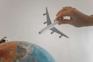 ANAT: Parlamentul European a aprobat noi reguli privind drepturile pasagerilor. Ce se schimbă pentru cei care cumpără bilete de avion şi pentru agenţiile de turism