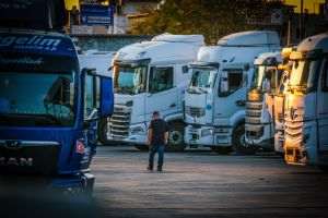 Reuters: Retailerii italieni avertizează asupra riscului de penurie alimentară din cauza protestelor transportatorilor