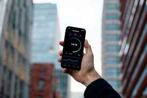 ANCOM: Viteza medie de download a ajuns la 482 Mbps pentru internetul fix prin cablu şi la 68 Mbps pentru internetul mobil în 2025