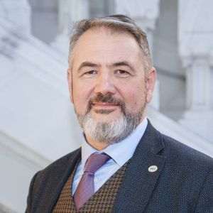 Sorin Costreie: Şcolile nu sunt sigure, sunt lipsite cronologic de psihologi