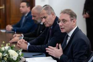 Premierul Luca Niculescu, primit de preşedintele Parlamentului Republicii Moldova, Igor Grosu