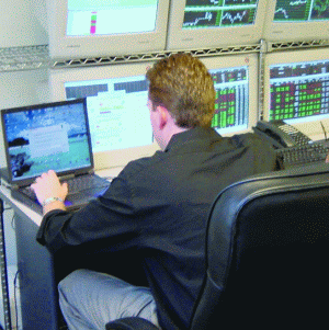 Conturile globale obligă casele de brokeraj să facă investiţii 