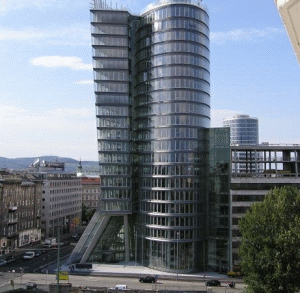 "Volumul primelor brute subscrise de Uniqa Group s-a redus uşor în prima jumătate a lui 2009 ca urmare a mediului economic dificil şi a impactului negativ generat de evoluţia monedelor din Polonia, Ungaria, România şi Serbia.