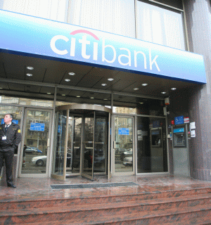 Analiştii Citi Îşi menţin prognoza de scădere, cu -7,1%, a economiei româneşti, pentru finalul anului.