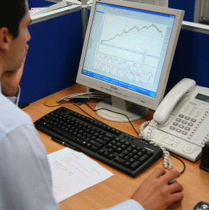 Investitorii ocolesc, în continuare, fondurile de acţiuni