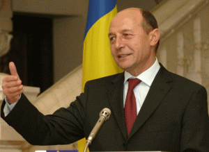 Băsescu vorbeşte de reforma statului, întrebat care sunt priorităţile unui nou mandat