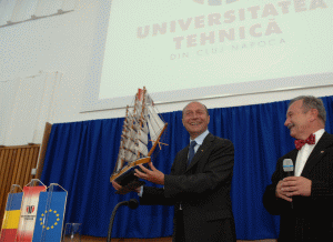 Traian Băsescu: Descentralizarea şcolilor reprezintă un pas major pentru modernizarea statului