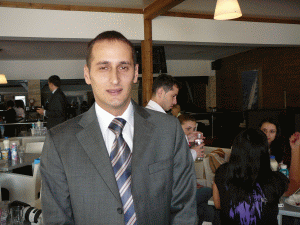 Domnul Remus Dănăilă, administratorul Master House Grup, s-a născut în anul 1974 în oraşul Târgovişte. A absolvit ASE - Facultatea de Contabilitate şi Informatica de Gestiune. Este căsătorit şi are ca hobby sportul, în special fotbalul şi tenisul de câmp.