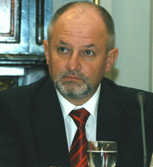 Crinu Andănuţ, preşedintele APAPR, a declarat: "Sistemul public de pensii este nesustenabil, potrivit raportului CE, şi trebuie rapid reformat".