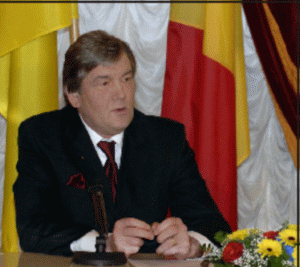 Măsura preşedintelui Ucrainei Victor Iuscenko (foto) a venit la începutul campaniei pentru alegerile prezidenţiale, care vor avea loc în 17 ianuarie 2010. Experţii consideră că Iuşcenko nu are şanse să fie reales, având între 3% şi 4% din intenţiile de vot în sondaje. În fruntea sondajelor se află premierul Iulia Timoşenko şi liderul Partidului Regiunilor, cu orientare prorusă, Viktor Ianukovici, acesta din urmă candidat şi la alegerile din 2004, când a fost învins de Iuşcenko
