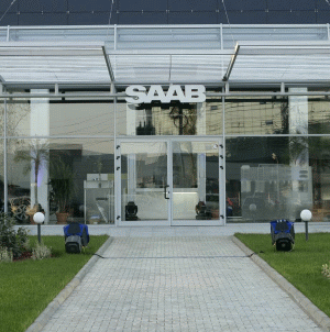 GM a preluat 50% din "Saab" în 1990, iar un deceniu mai târziu a devenit unic acţionar al companiei suedeze. "Saab" plănuia să revină la profit în 2012. 