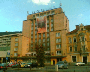 Aro Palace îşi înjumătăţeşte profitul în acest an