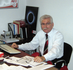 Domnul Gabriel Găleţeanu este administratorul firmei "Aviroms" Rent a Car SRL din Bucureşti. S-a născut în anul 1950 şi a absolvit Academia de Studii Economice - Facultatea de Economie a Industriei Construcţiilor şi Transporturilor. Este căsătorit şi are un fiu. Hobby: literatura şi arheologia.