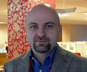 Domnul Sergiu Neguţ, directorul general adjunct al companiei Centrul Medical Unirea-CMU, s-a născut în anul 1972, în Vadu Paşii-Buzău. A absolvit UPB-Facultatea de Automatică şi Calculatoare, ASE-Facultatea de Relaţii Economice Internaţionale şi MBA INSEAD- -Fontainebleau-Franţa.A acumulat experienţă în industria farmaceutică în firme importante din Austria şi Elveţia şi din 2006 lucrează în CMU. Este căsătorit şi are un fiu şi o fiică. Hobby: literatura SF, bricolajul şi gătitul.