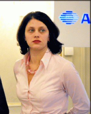  Doamna dr. Simona Brana, director al reprezentanţei Allergan Medical Aesthetics pentru Bulgaria şi România, la lansarea oficială pe piaţa românească a "Vistabel" - toxina botulinică de tip A.