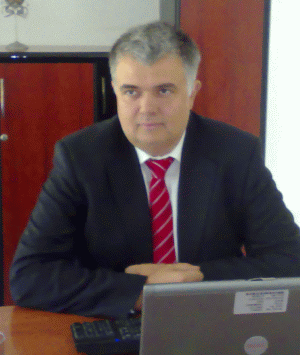 Domnul Bogdan Neagu, directorul Diviziei de Vânzări a Electrolux România SA, s-a născut în oraşul Piteşti-Argeş, în anul 1964. A absolvit Institutul Politehnic Bucureşti-Facultatea Tehnologia Construcţiilor de Maşini. Nu este căsătorit şi este pasionat de pescuit şi bridge.