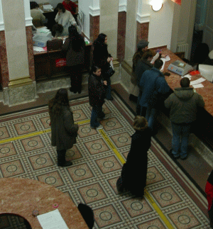 Românii care îşi vor putea plăti anticipat creditul nu vor mai fi nevoiţi să plătească şi comisioane mari pentru rambursare, acestea urmând să fie limitate la 1%.