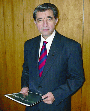 Domnul Ioan Cuzman, preşedintele SIF Banat-Crişana, vorbeşte într-un interviu acordat ziarului BURSA despre noua strategie de investiţii a SIF1 într-o lume financiară în plină schimbare. Aflaţi din interviu pe ce sectoare noi vrea să intre SIF1 şi la care vrea să renunţe, anul viitor. 