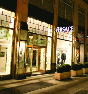 "Versace" ar putea reveni la profit anul viitor
