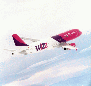 "Wizz Air" a transportat 7,8 milioane de pasageri în ultimele 12 luni. Flota companiei este compusă în prezent din 27 de aeronave Airbus A320, ce operează de la 11 baze din Polonia, Ungaria, Bulgaria, România, Ucraina şi Cehia.