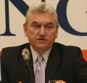 Mişu Negriţoiu: "Nevoile de lichiditate ale Ministerului de Finanţe vor rămâne ridicate chiar şi în condiţiile primirii tranşelor de la Fondul Monetar Internaţional, menţinându-se astfel presiunea în sensul creşterii ratelor de dobândă în 2010".