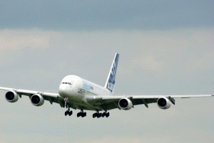 Din ultimii zece ani, numai 2006 şi 2007 au fost profitabili pentru industria transportului aerian.
