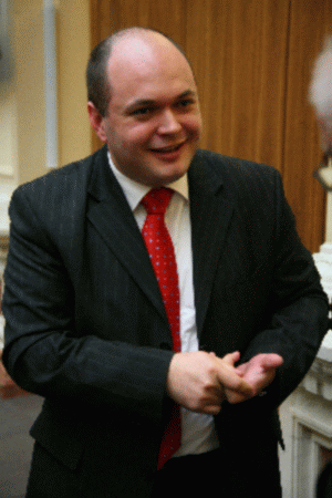 "Zona euro are datorii de peste 80% din PIB şi nevoia de consolidare fiscală va fi o mare problemă a anilor viitori", a declarat Ionuţ Dumitru, economistul şef al Raiffeisen Bank.