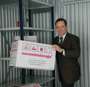Domnul Danu Temelie este managing partener al Euro Mini Storage pentru România şi Ungaria. S-a născut în anul 1967, în capitala Canadei, Ottawa, unde a şi absolvit Universitatea de Ştiinţe Politice şi Comerţ. Este căsătorit şi are două fiice gemene şi un fiu. Hobby: călătoriile.