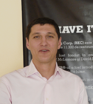 Domnul Remus Tiucă este directorul general al firmei Atlantic Restaurant System, sub franciza companiei americane Burger King Corporation. S-a născut în Curtea de Argeş în anul 1973. A absolvit SNSPA-Facultatea de management. Este căsătorit şi este pasionat de călătorii, schi şi teatru.