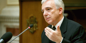 Deşi situaţia politică s-a îmbunătăţit, Mugur Isărescu, guvernatorul BNR, a catalogat anul 2010 ca fiind unul greu. Previziunile Băncii Centrale sunt, însă, optimiste.