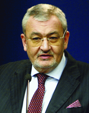 Ministrul Finanţelor, Sebastian Vlădescu: "Deşi mi-am atras mai multe apelative nostime, când vorbesc despre măsuri de sprijinire a Bursei nu mă refer la facilităţi fiscale pentru investitori. Aceştia trebuie să fie egali în faţa sistemului de taxare. Atât timp cât avem cota unică, este bine să rămânem la acest sistem".