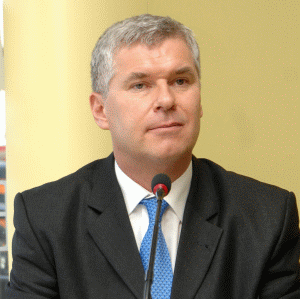 Reducem dobânzile cu 0,5% la credite şi depozite", a declarat Robert Rekkers, Directorul General al Băncii Transilvania.