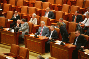 Parlamentarii vor ca şomajul tehnic să se aplice şase luni