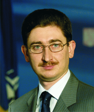 "Această măsură obligă băncile să modifice clauzele contractelor de credit, inclusiv ale celor deja existente", a explicat Bogdan Chiriţoiu, preşedintele Consiliului Concurenţei.