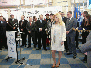 Elena Udrea, ministrul dezvoltării regionale şi turismului, la deschiderea oficială a Târgului