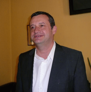 Domnul Ioan Mezei este directorul general al firmei "Stihl" România, s-a născut în anul 1964 la Oradea. A absolvit Facultatea de Electronică din cadrul Institutului Politehnic "Traian Vuia" din Timişoara. Este căsătorit şi are un fiu. Hobby: tenisul de câmp şi călătoriile.