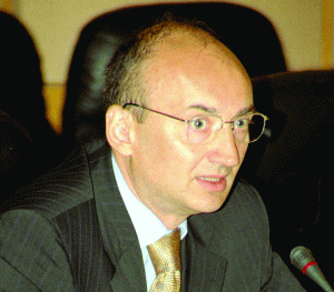 Florin Pogonaru, preşedintele AOAR: "Politicienii trebuie să-şi asume responsabilitatea unui management corect. Este nevoie de un program naţional pentru aderarea la zona euro în anul 2015".
