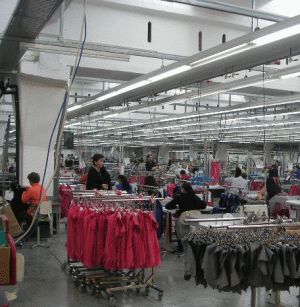 Portofoliul comenzilor grupului "Sorste" înseamnă 70% articole de îmbrăcăminte pentru femei şi 30% pentru bărbaţi.