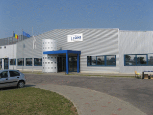 La Leoni Arad se va relua programul de lucru pe trei schimburi.