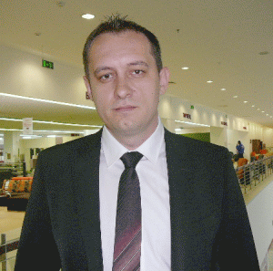 Domnul Cristian Rusu, directorul general al SC "Rus-Savitar" SRL din Timişoara, s-a născut în anul 1978 în oraşul în care funcţionează şi firma. Este căsătorit şi are un fiu. Hobby: călătoriile.