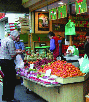 Potrivit OCDE, comerţul mondial va avansa cu 10,6% în acest an şi cu 8,4% anul viitor, după o scădere de 11% în 2009. 