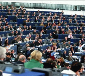 UE vrea transparenţă, control şi standardizare în tranzacţiie cu derivate financiare.