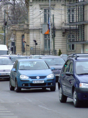 Raport CE: România, printre ţările cu o scădere pronunţată a preţurilor reale la automobil, în 2009