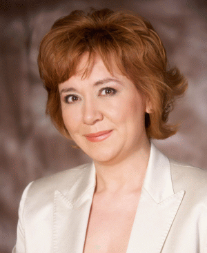 Doamna Pavlina Marinova, director de vânzări al grupului suedez "Oriflame Internaţional" şi, din aprilie 2010, director general al "Oriflame Cosmetics" România, s-a născut în capitala Bulgariei - Sofia. A absolvit înalte studii la Facultatea de Relaţii Internaţionale din cadrul Universităţii din Sofia, CIMA din Londra, MBA la Universitatea din New York. Este căsătorită şi are doi fii. Ne-a declarat că şi-a stabilit (în loc de hobby) un obiectiv important: dublarea vânzărilor produselor "Oriflame" în ţara noastră.