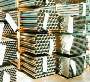 "ArcelorMittal Tubular Products" Roman SA este principalul producător naţional de ţevi din oţel fără sudură, unitatea fiind înfiinţată în 1951, sub numelede Noul Combinat Siderurgic.