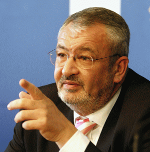 Vlădescu, solicitat să prezinte rezultatul tăierilor salariale cu 25%